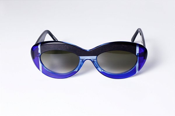 Óculos de Sol G36 5 nas cores azul e preto, hastes pretas e lentes cinza.