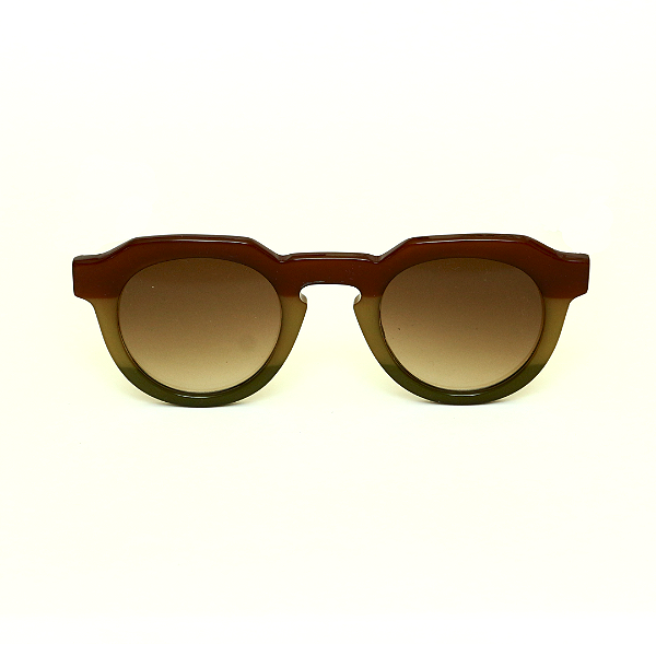 Óculos de Sol G66 2 na cores marrom, doce de leite e verde, com as hastes marrom e lentes marrom degrade. Modelo unisex