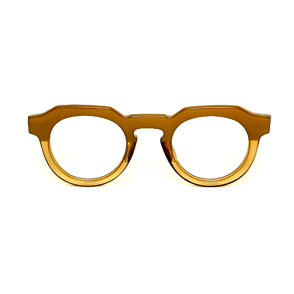 Óculos de Grau G66 8 nas cores doce de leite e âmbar, com as hastes pretas. Modelo unisex.