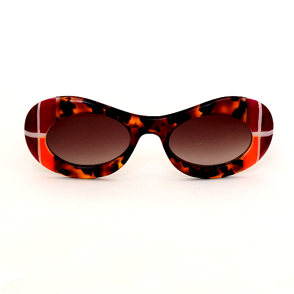 Óculos de sol Gustavo Eyewear G89 2 em Animal Print, marrom, vermelho e laranja, hastes vermelhas e lentes marrom. Art Deco