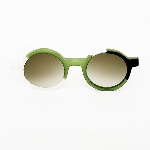 Óculos de Sol Gustavo Eyewear G162 4 em branco, preto e verde. Hastes pretas e lentes cinza. Com fios de nylon. Redondos