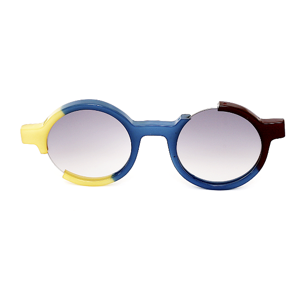 Óculos de Sol Gustavo Eyewear G162 2 em amarelo, azul e marrom. Hastes pretas e lentes cinza. Com fios de nylon. Redondos