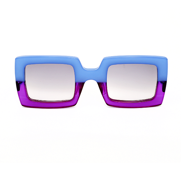 Óculos de Sol Gustavo Eyewear G01 8 em azul e violeta. Hastes violeta e lentes cinza degrade.