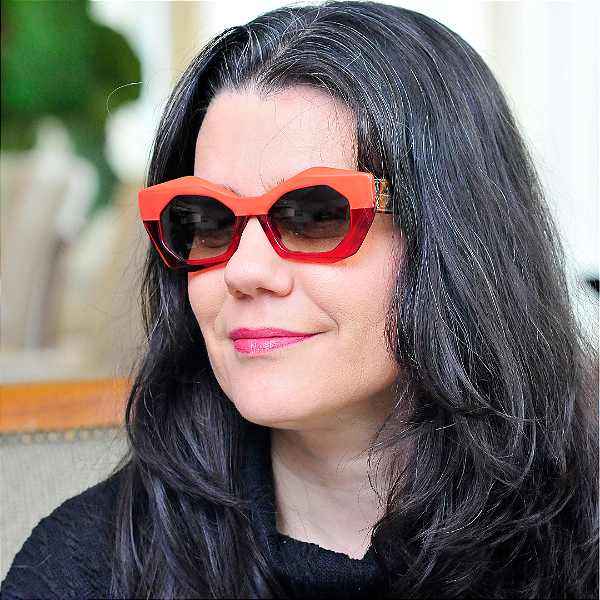 Óculos de Sol Gustavo Eyewear G92 3 Laranja e vermelho. Hastes em Animal Print e lentes cinza.