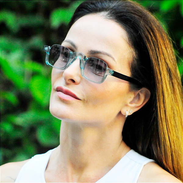 Óculos de Sol Gustavo Eyewear G164 6 Ciano, hastes pretas e lentes cinza degrade. Novidades