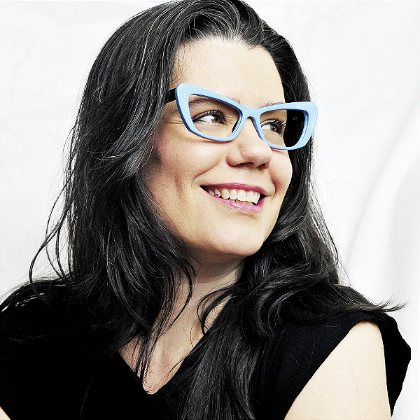 Óculos Gustavo Eyewear G87 3 Azul com as hates pretas.