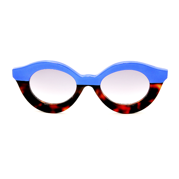 Óculos de Sol Gustavo Eyewear G10 4 Animal Print e azul. Hastes pretas e lentes cinza degrade.