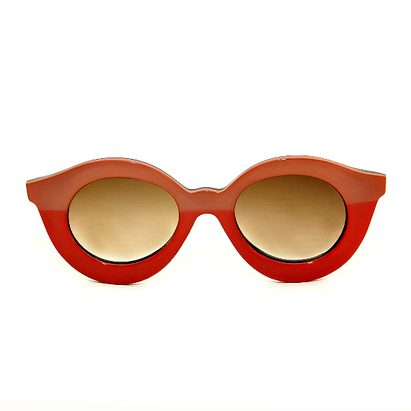 Óculos de Sol Gustavo Eyewear G10 1 Nude e vermelho, hastes em Animal Print e lentes marrom degrade. Black November.