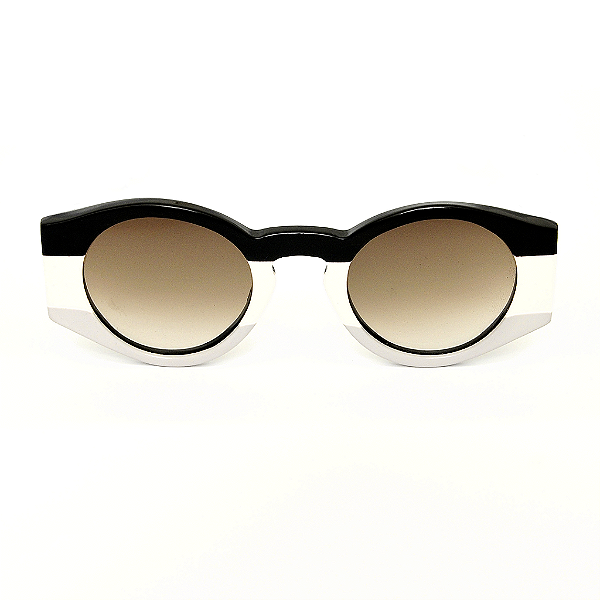 Óculos de Sol Gustavo Eyewear G02 2 Preto, branco e cinza. Hastes pretas e lentes cinza degrade. Black November