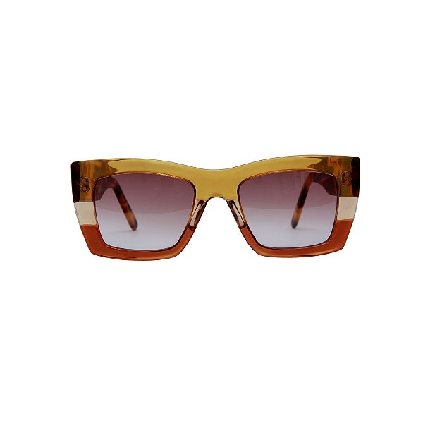 Óculos de Sol Gustavo Eyewear G79 1 nas cores guaraná, âmbar e marrom translúcido, hastes animal print e lentes marrom.