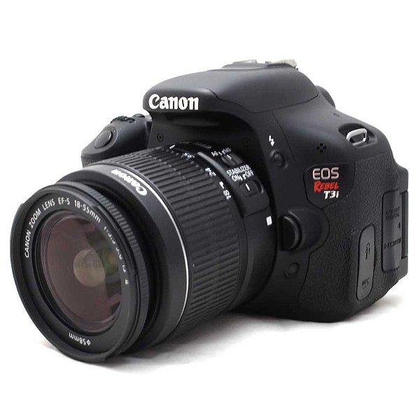 Câmera Canon EOS Rebel T3i com Lente 18-55mm IS II Seminova