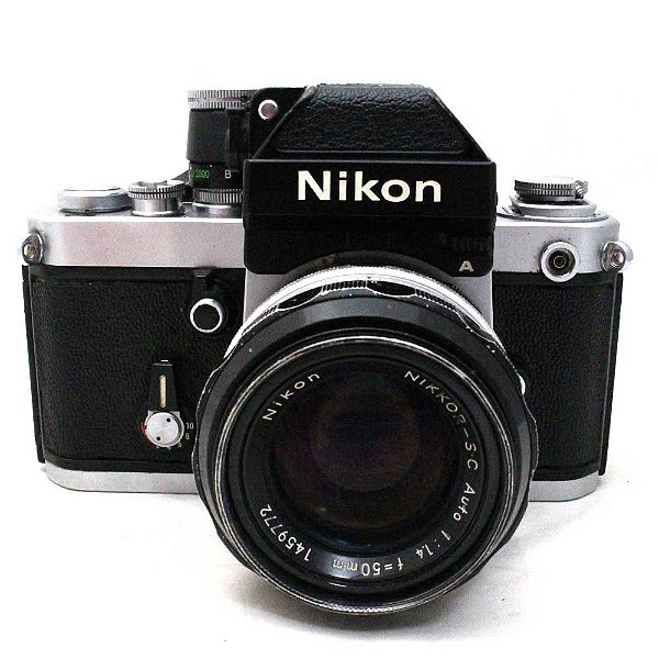 Câmera Analógica Nikon F2 com Lente Nikkor 50mm f/1.4 Usada