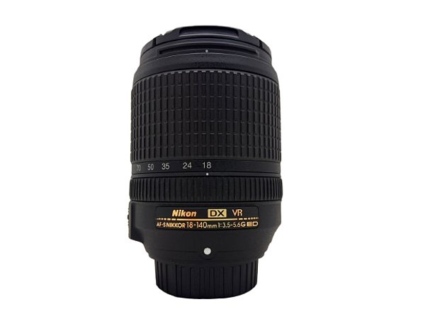 Lente Nikon AF-S 18-140mm f/3.5-5.6 G ED DX VR Seminova