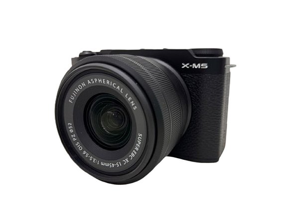 Câmera Fujifilm X-M5 com Lente 15-45mm XC OIS PZ Seminova