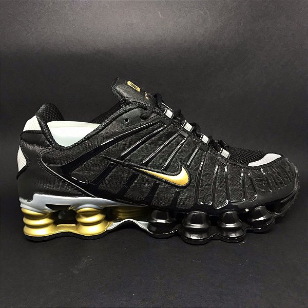 Nike shox shop preto e dourado