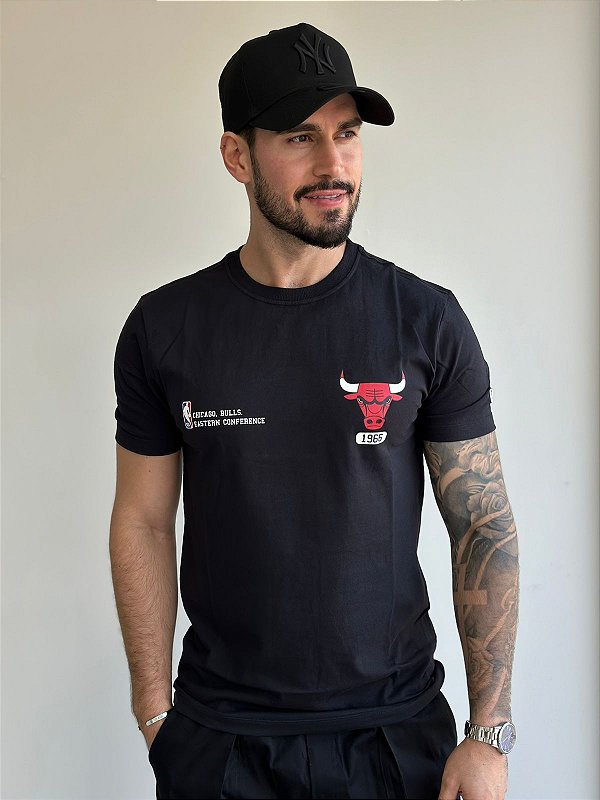 Camiseta New Era Búfalo Preta