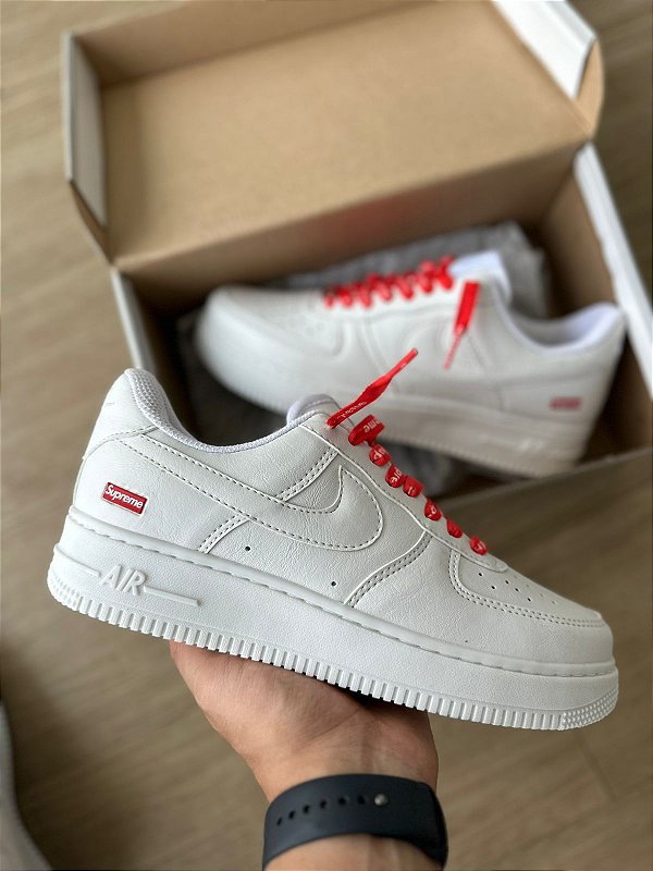 Tênis Nike Air Force x Supreme Branco