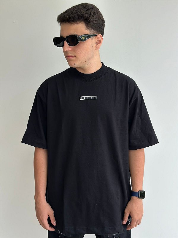 Camiseta Over Calmô Shoulder Preta