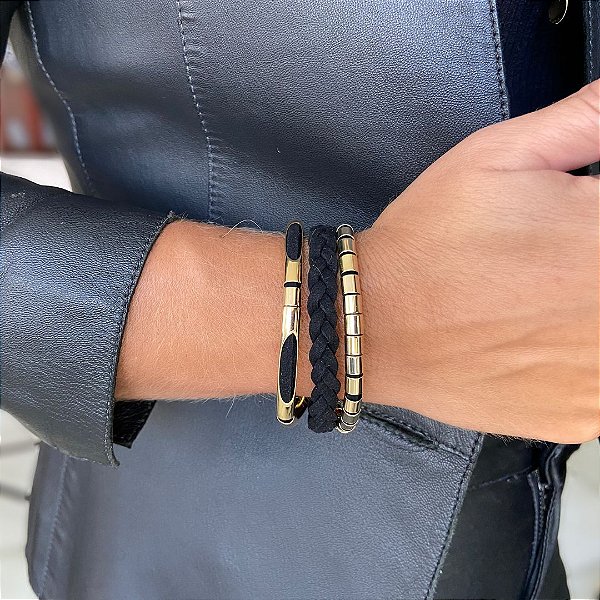 PL584 - Pulseira com Camurça e Metais Banhados a Ouro 18k.
