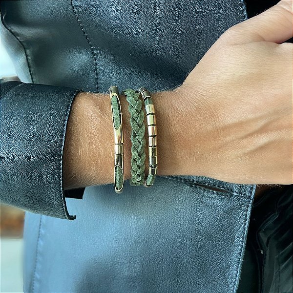 PL584 - Pulseira com Camurça e Metais Banhados a Ouro 18k.