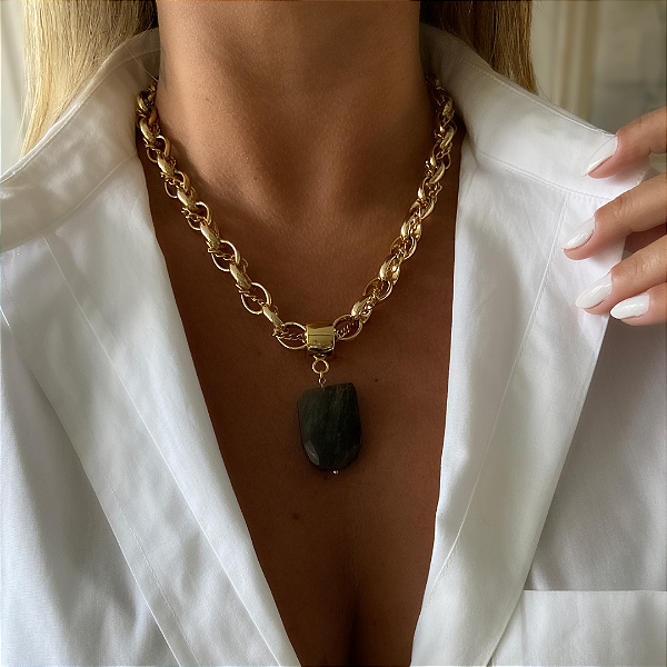 CL603 - Colar de Correntes Entrelaçadas com Pingente de Pedra Jade