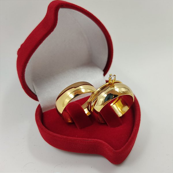 Par de Alianças Tradicionais 8mm Banhadas a Ouro 18K + Solitário com Zircônia