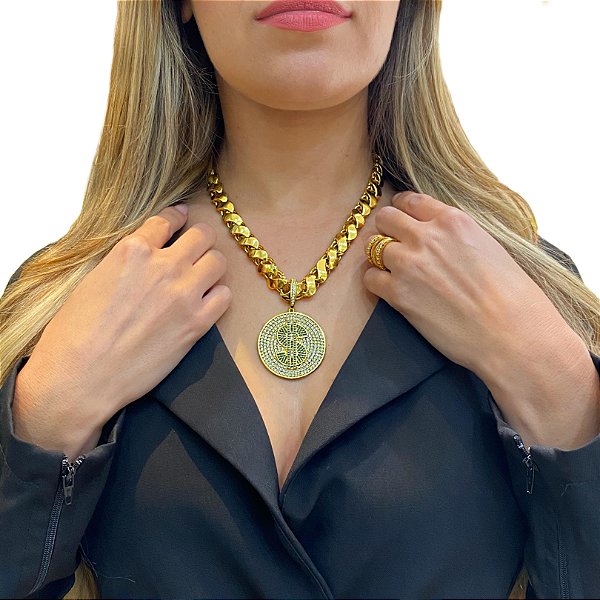 CORDÃO FEMININO FRISO S COM PINGENTE MEDALHA CIFRÃO CRAVEJADO BANHADO A OURO 18K