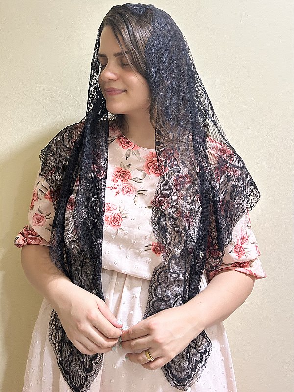 Mantilha Preta Folhas