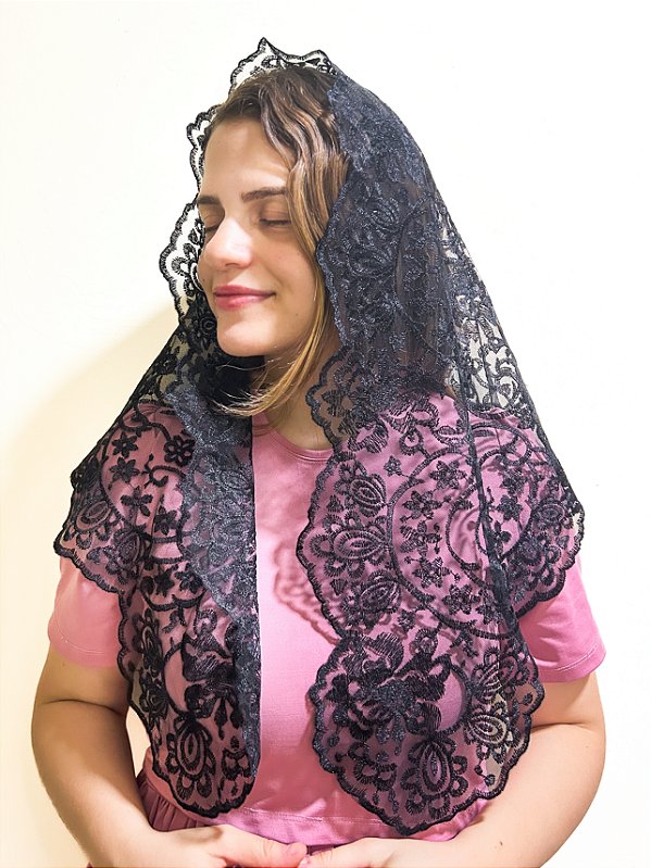 Mantilha Bordada Pétala de Rosas Preta