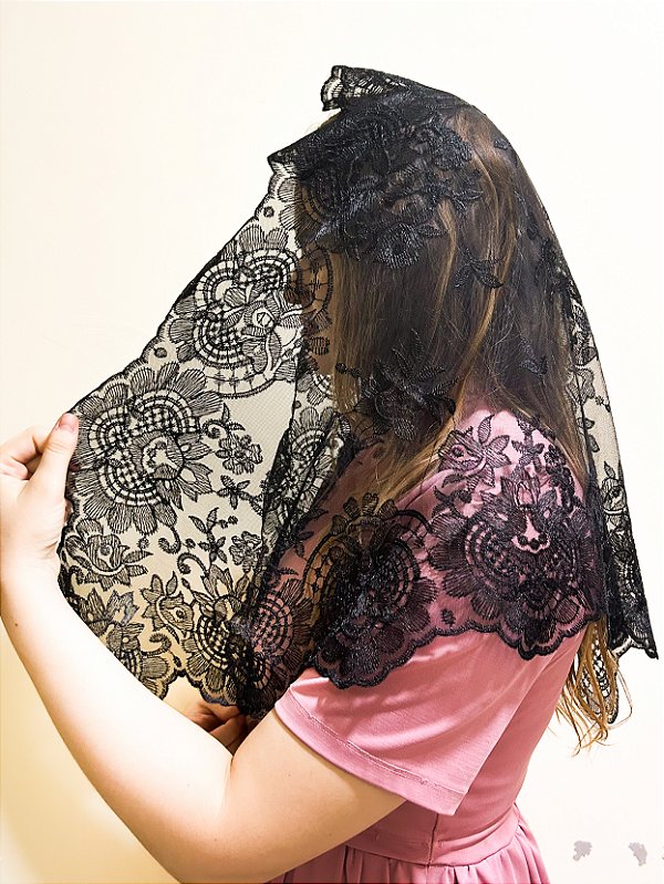 Mantilha Dourada Preta Importada