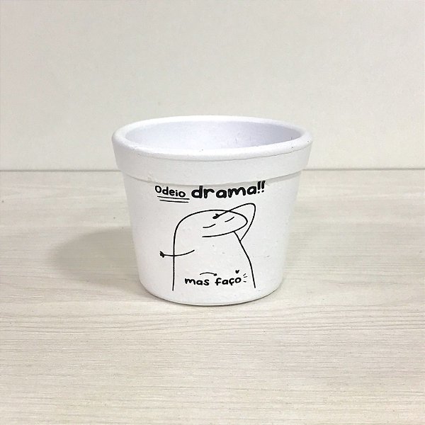 CACHEPOT “ODEIO DRAMA!! MAS FAÇO” BRANCO
