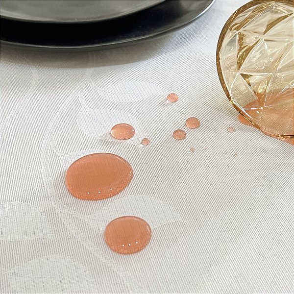 TOALHA MESA 150X150 REPELENTE A LÍQUIDOS HOME CLASS FOLHAS BEGE