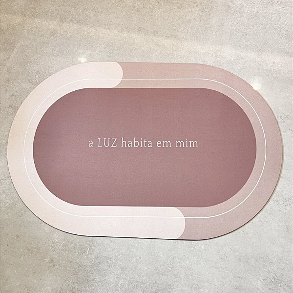 TAPETE ANTIDERRAPANTE E ABSORVENTE OVAL ROSA 58X38CM