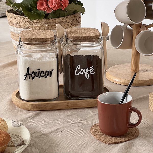 KIT BANDEJA E 2 POTES QUADRADOS DE VIDRO COM COLHER DE BAMBU 650ML