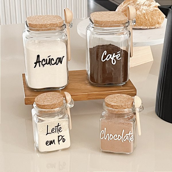 KIT BANDEJA E 4 POTES QUADRADOS DE VIDRO COM COLHER DE BAMBU