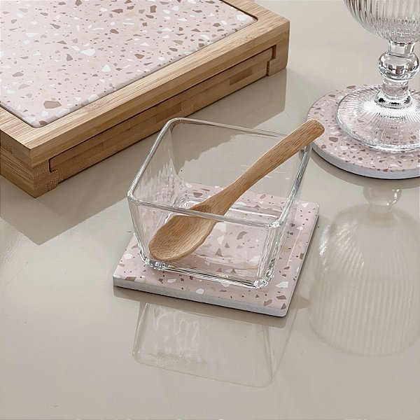 PETISQUEIRA DE VIDRO COM COLHER E BASE CERÂMICA TERRAZO