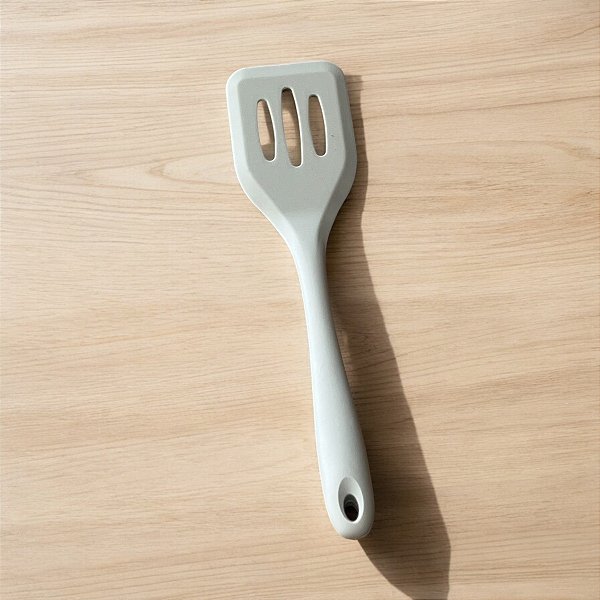 ESPÁTULA DE SILICONE VAZADA GREY