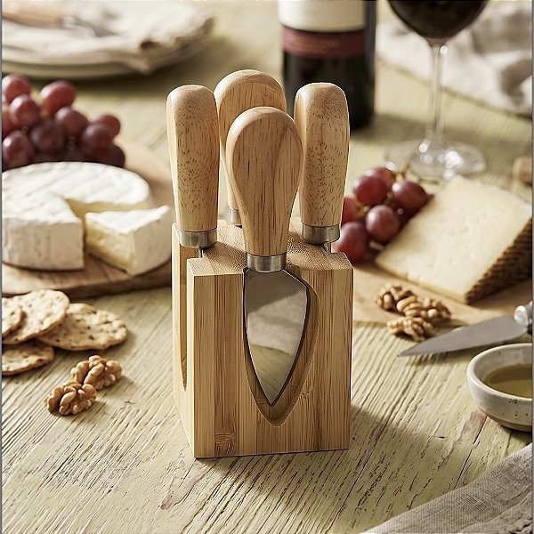 CONJUNTO PARA QUEIJO, BASE  E 4 CORTADORES EM BAMBU