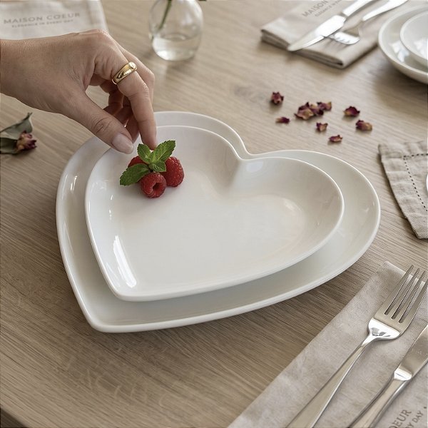 KIT 2 TRAVESSAS DE CERÂMICA CORAÇÃO BRANCO 28 CM E 22 CM