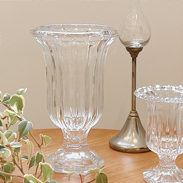 VASO COM PÉ DE VIDRO SODO CALCICO 15X24CM