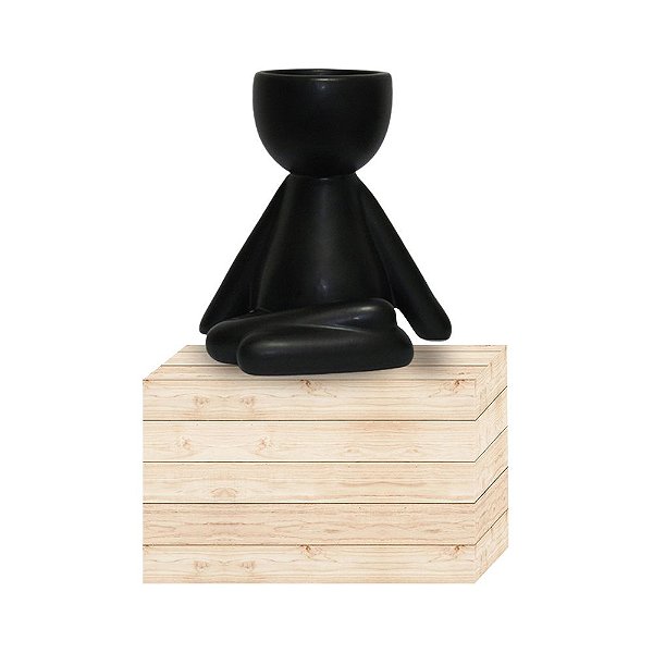 VASO BOB RESINA PRETO SENTADO PERNA CRUZADA