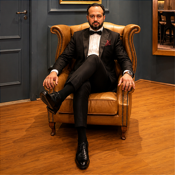 Poltrona King Charles Couro Legítimo