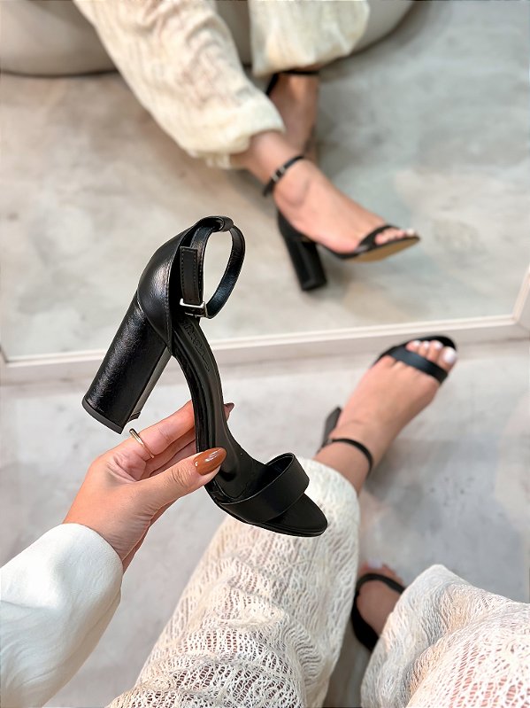 Sandália Feminina Mary Preta em Couro