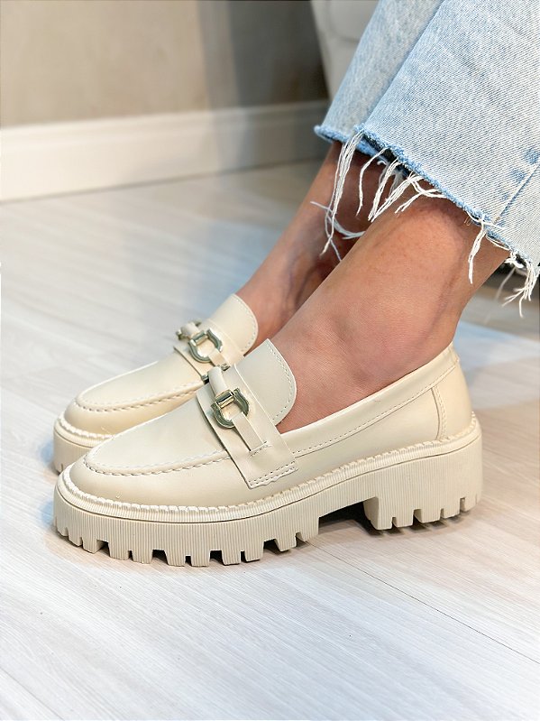 Mocassim Feminino Luana Off-white com Bridão
