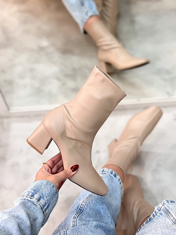 Bota Feminina Naty em Strech Nude