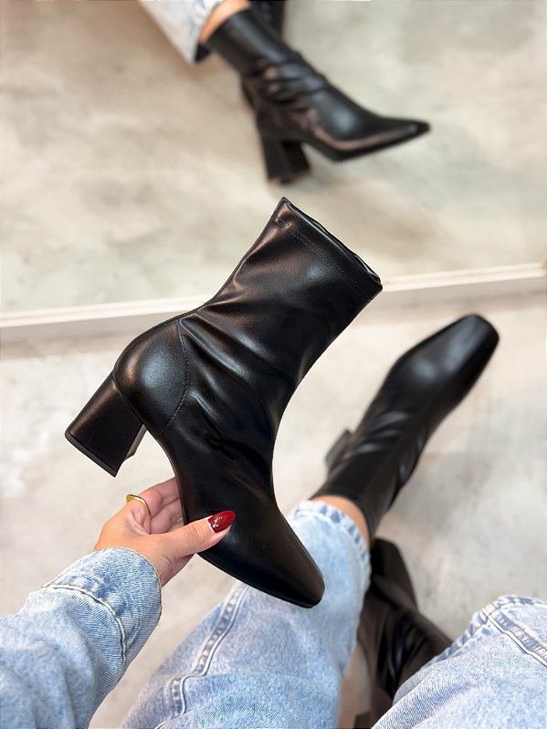 Bota Feminina Naty Preta em Strech
