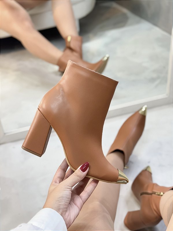 Bota Feminina Helena Caramelo