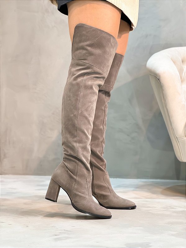 Bota Feminina Over Valentina Cinza Ônix Camurça
