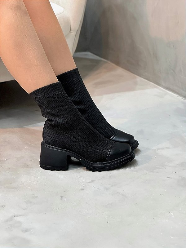 Bota Feminina Melanie em Meia Preta