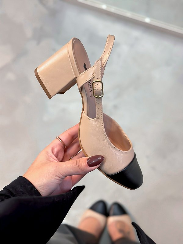Slingback Feminino Sara em Couro Nude/Preto